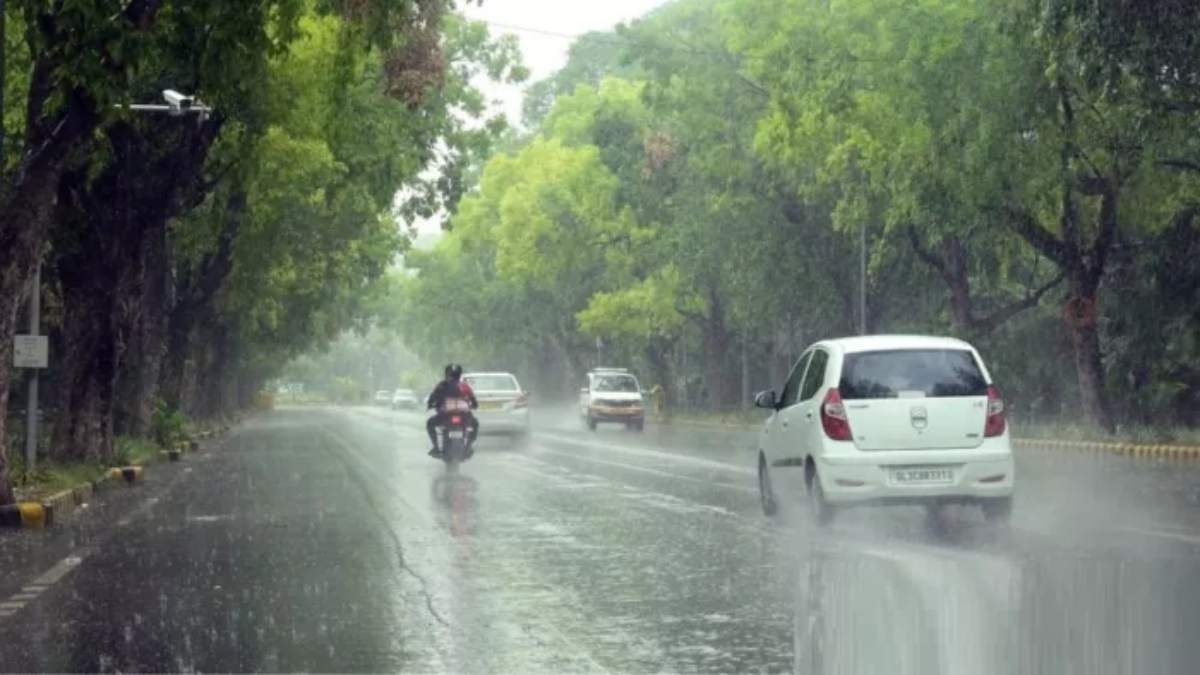 UP Weather Report: बारिश से नहीं मिलेगी राहत! जानिए आज कहां बरसेंगे बदरा…