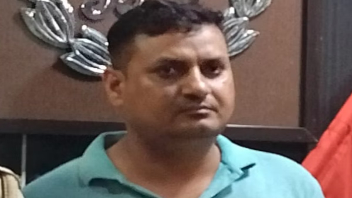 UP News : फर्जी डिग्री देने के नाम पर करोड़ों की ठगी, आरोपी विजय शर्मा गिरफ्तार, 25 हजार का था इनाम