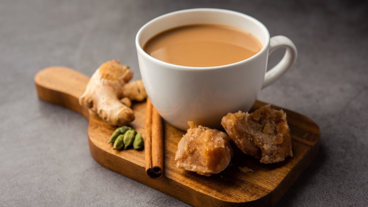 चाय में अदरक, सोंठ या गुड़ डालते समय फटता है दूध ? तो इन बातों का ध्यान रखते हुए बना सकते हैं Special Tea