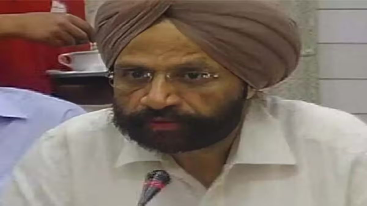 ED ने पूर्व IAS मोहिंदर सिंह को किया तलब, लोटस 300 प्रोजेक्ट में बिल्डर से साठगांठ को लेकर पूछताछ, छापेमारी में मिली काली कमाई