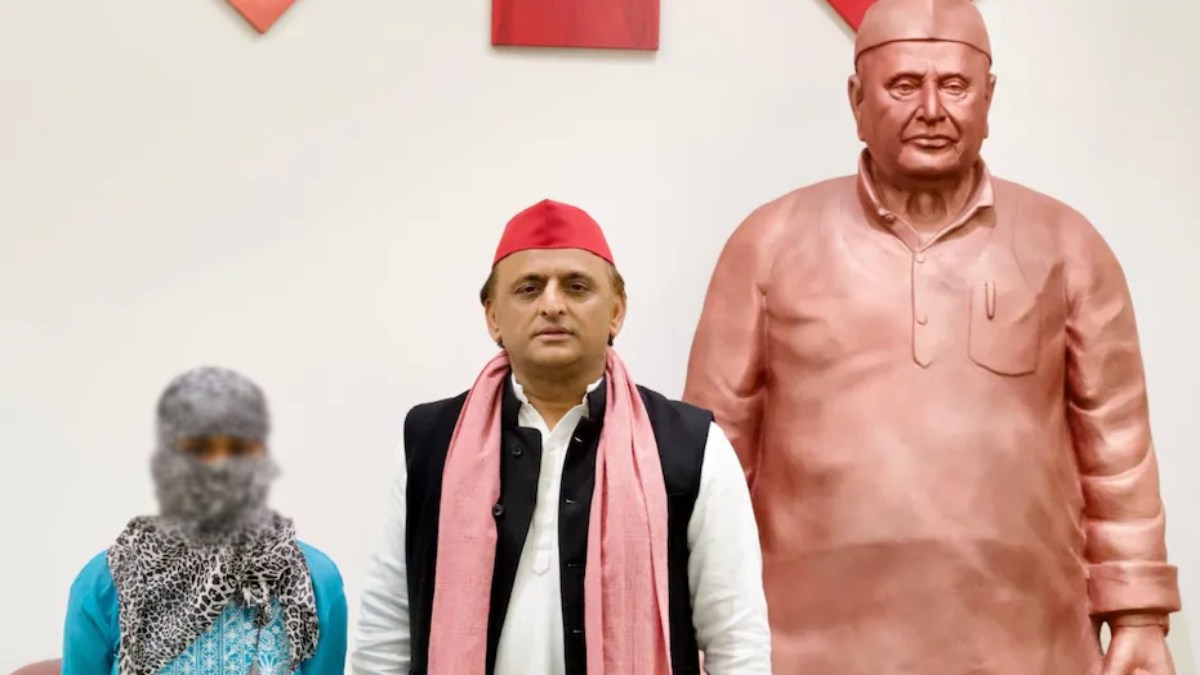 UP में ऐसे मिलेगा बेटियों को न्याय… ‘BJP के लोग FIR वापस लेने का बना रहे दबाव’, अखिलेश यादव से मिली अयोध्या की गैंगरेप पीड़िता