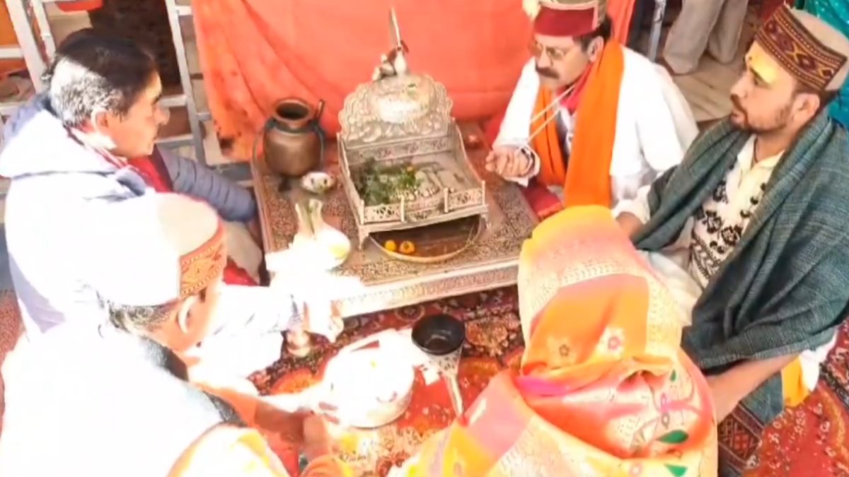 PM Narendra Modi Birthday: पीएम मोदी के जन्मदिन पर गंगोत्री धाम में हुई विशेष पूजा, पुरोहितों ने की प्रधानमंत्री के दीर्घायु की कामना