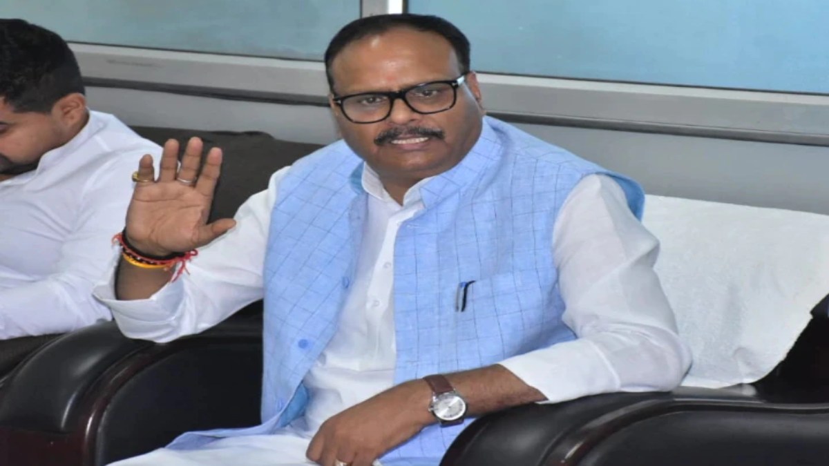 Action : UP स्वास्थ्य विभाग की बड़ी कार्रवाई, डिप्टी सीएम के निर्देश पर 26 चिकित्सकों की बर्खास्तगी का फरमान