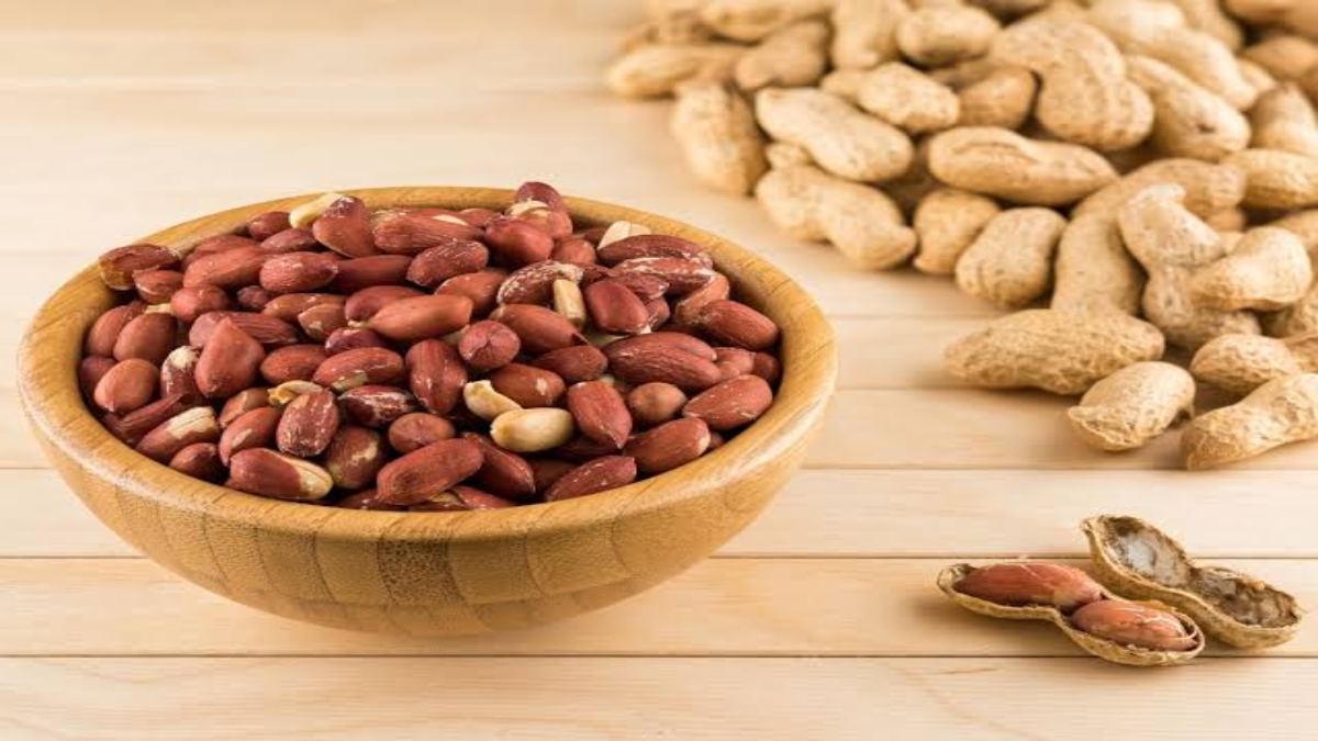 Health Tips: टाइम पास करने वाली मूंगफली सेहत के लिहाज से है फायदेमंद, स्किन रखे हैल्थी, आंखों की बढ़ाए रोशनी…