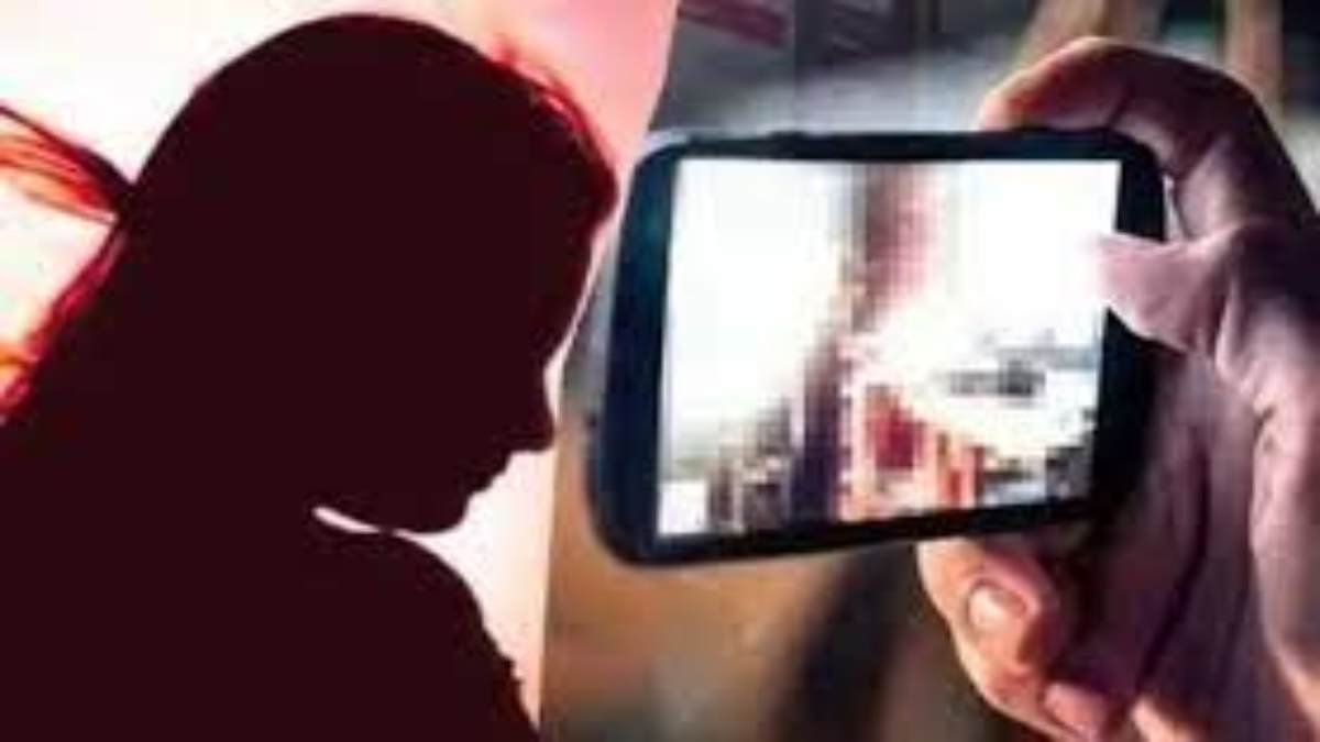 ‘रुपए दो या Video Viral करूं…’, महिला सुपरवाइजर को उनके ही सहकर्मी दे रहे धमकी, तंग आकर पुलिस से की शिकायत