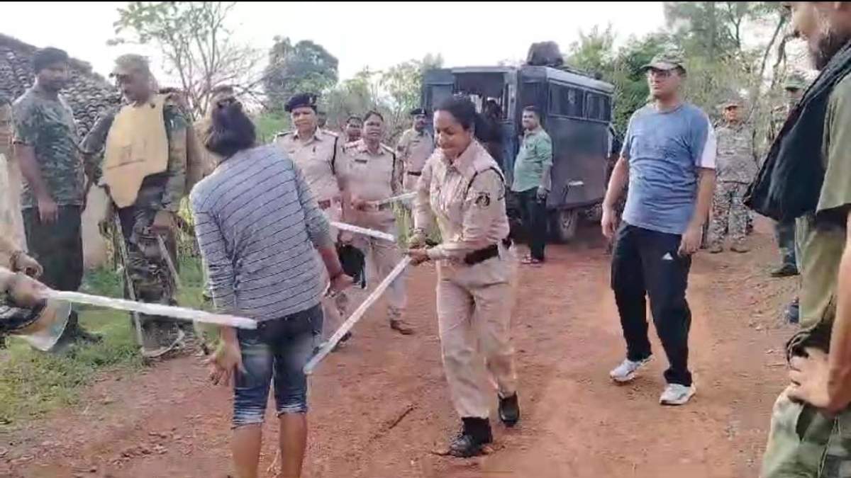 वायरल SP का लोहारीडीह हिंसाकांड से जुड़ा वीडियो वायरल, कांग्रेस हुई हमलावर … देखिये वीडियो