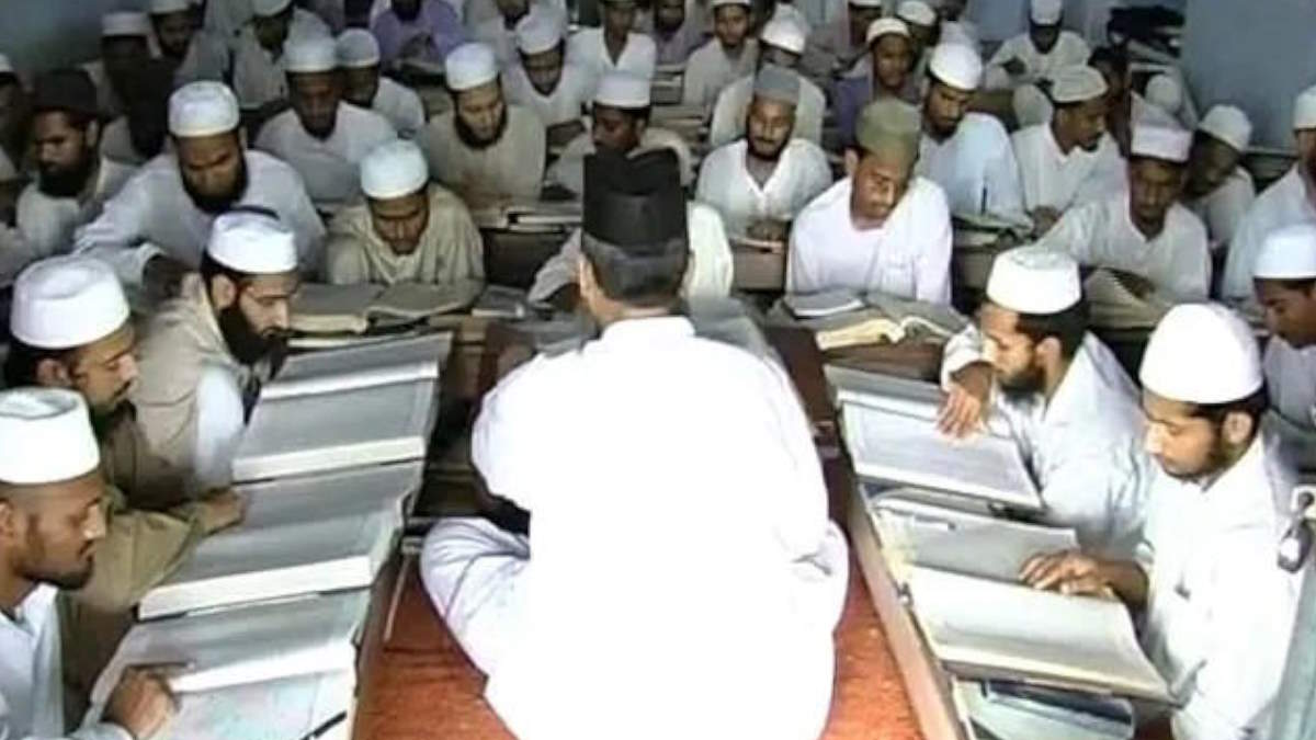 मदरसे ‘उचित शिक्षा के लिए अनुपयुक्त’, बाल संरक्षण आयोग ने सुप्रीम कोर्ट में पेश किए सबूत…