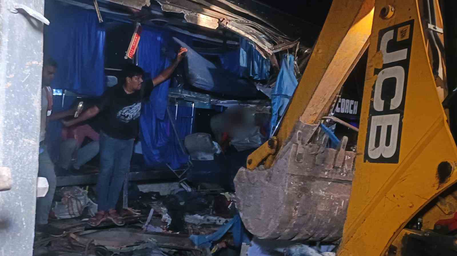 Maihar Bus Accident: बस हादसे में 10 की मौत, बढ़ सकता है मौत का आंकड़ा ,फंसे शव को निकालने मंगवाया गया गैस कटर, कई की हालत गंभीर