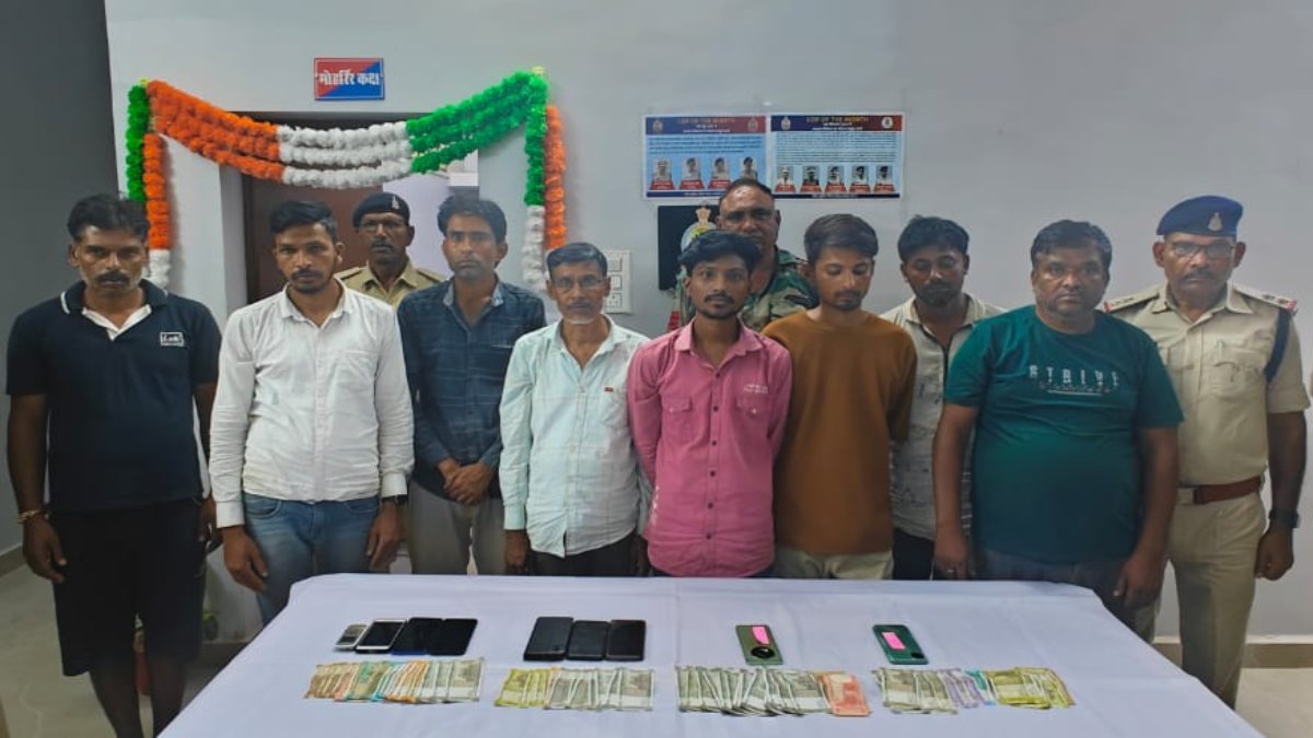 छत्तीसगढ़ के ग्रामीण इलाकों में जुआ-सट्टे के कारोबार पर बड़ी कार्रवाई, रैकेट के संचालक और एजेंट समेत 8 लोग गिरफ्तार, लाखों की सट्टा-पट्टी और नगद बरामद