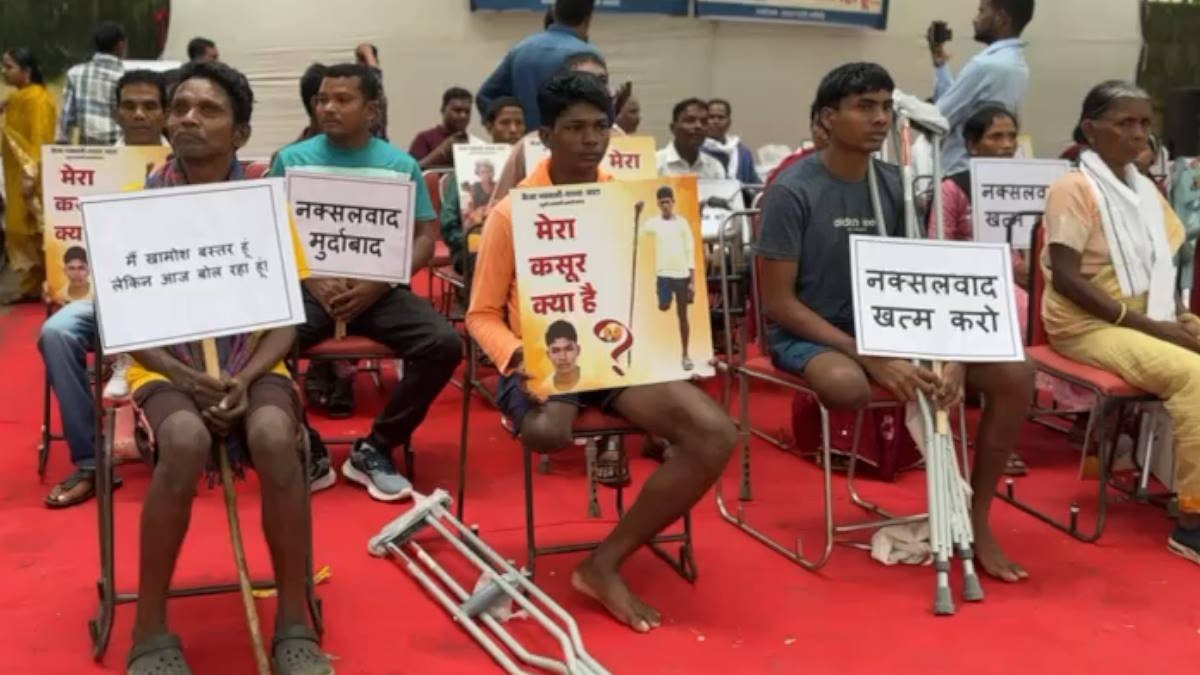 मुख्यमंत्री साय की पहल पर राष्ट्रपति से मिलने नक्सल पीड़ित पहुँचे दिल्ली, ‘सुनो नक्सली हमारी बात’ के नारे के साथ जंतर-मंतर पर प्रदर्शन…