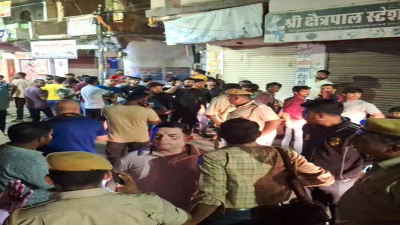 Rajasthan News: मारपीट के बाद दो पक्षों में तनाव, तीन गाड़ियों के शीशे तोड़े, इलाके में भारी पुलिस तैनात