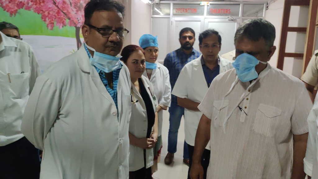 Rajasthan News: चिकित्सा स्वास्थ्य मंत्री ने उम्मेद अस्पताल का किया दौरा, ICU में जाकर पीड़ित बच्ची से मिले