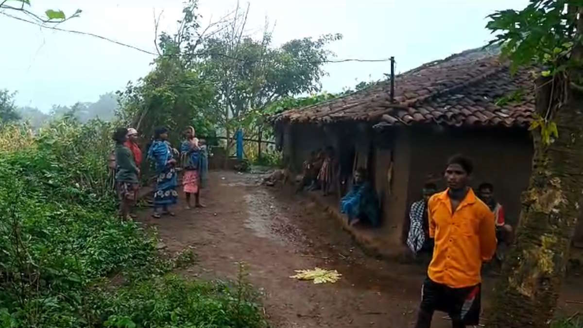 टीकाकरण के बाद दूधमुही बच्ची की मौत, डॉक्टर गले में दूध फंसने को बता रहे वजह…