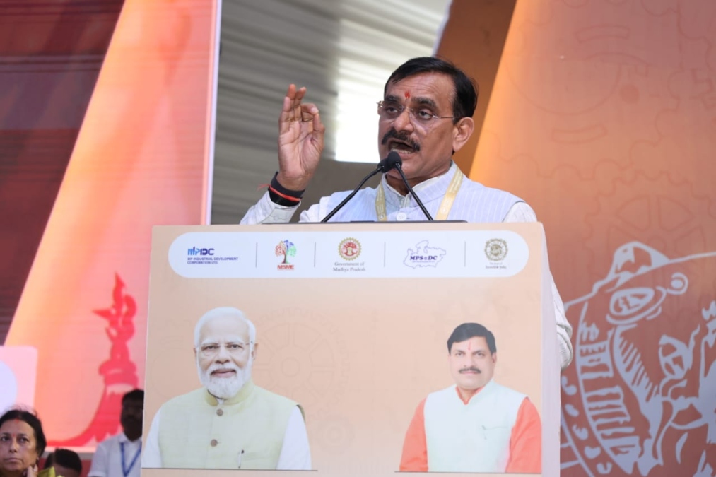 कभी गरीबी और सूखे के नाम से जाना जाता था बुंदेलखंड, अब युवाओं को देगा रोजगार, कॉन्क्लेव के बाद VD शर्मा बोले- खजुराहो में फिल्म सिटी के मिल रहे प्रपोजल