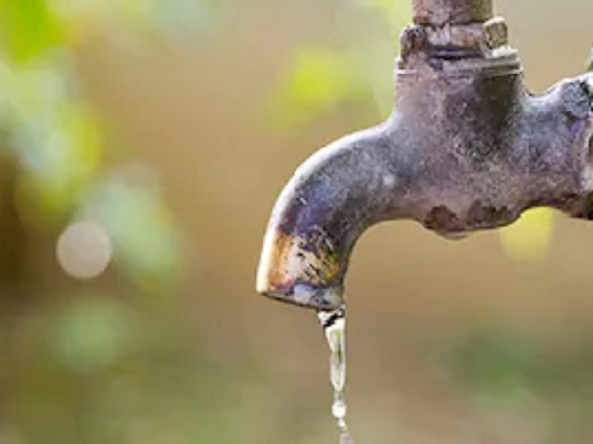 पानी के लिए बहा खून: चाचा ने भतीजे को उतारा मौत के घाट, भाभी पर भी किया हमला, सरकारी नल से जल भरने को लेकर हुआ था विवाद