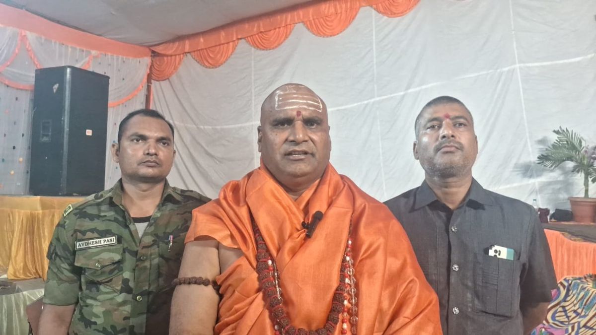 ‘नहीं तो तुम्हारे टुकड़े-टुकड़े’, स्वामी आत्मानंद गिरी महाराज को जान से मारने की धमकी, पाकिस्तान से आया फोन कॉल
