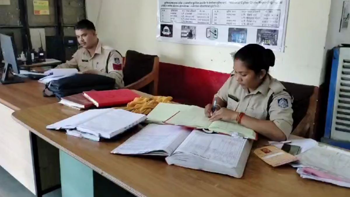 गरबा में जा रही नाबालिग छात्रा से छेड़छाड़: नशे में धुत युवक ने की अश्लील हरकत, बच्ची चिल्लाई तो भाग निकला आरोपी