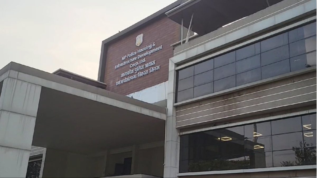 MP पुलिस हाउसिंग कॉर्पोरेशनः करोड़ों के प्रोजेक्ट में आर्किटेक्ट की नासमझी से गड़बड़ी, डिजाइन में किया बदलाव, आवास बनकर तैयार