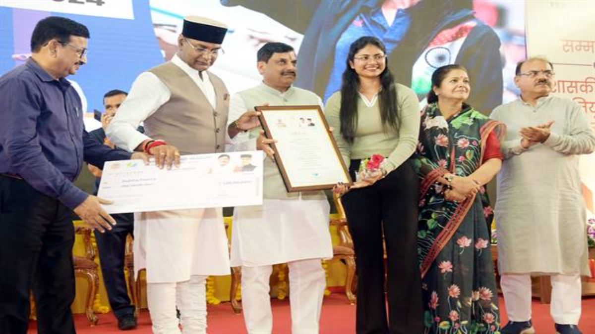 ‘खिलाड़ी करें पदक की तैयारी, आप की चिन्ता होगी हमारी’, CM डॉ मोहन ने किया सम्मान, विवेक, कपिल और रूबीना को मिले 1-1 करोड़, 18 विक्रम अवॉर्डी को दिए गए नियुक्ति-पत्र
