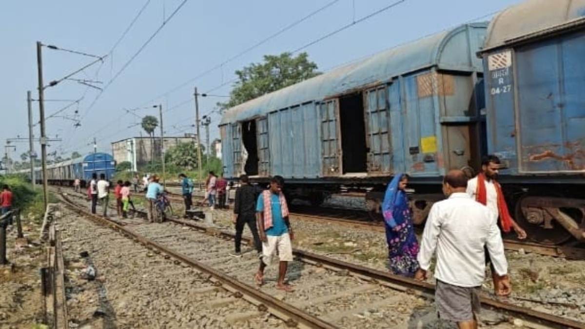 बड़ा हादसा टला: दो हिस्सों में बटी मालगाड़ी, यातायात बाधित, घंटों जाम में फंसे लोग