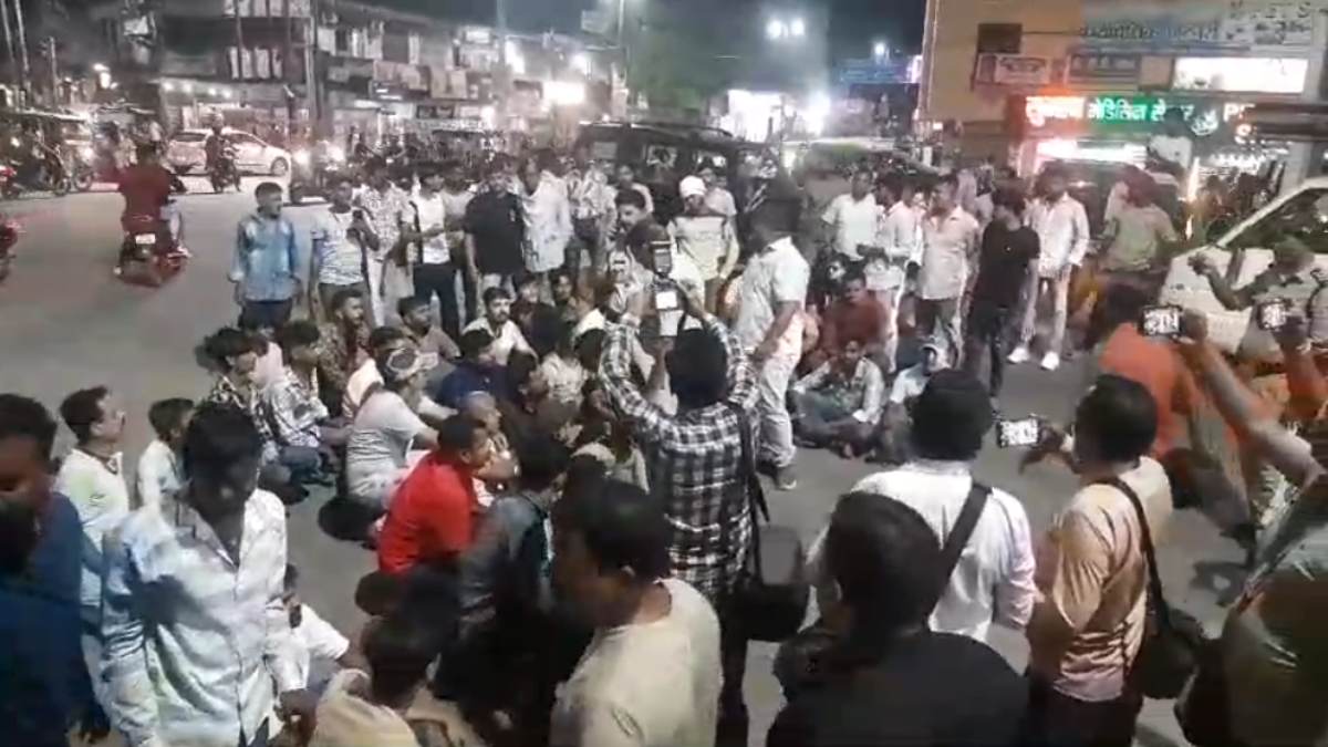 संस्कारधानी में दुर्गा प्रतिमा स्थापित करने को लेकर विवाद: स्थानीय लोगों ने किया चक्काजाम, प्रशासन पर लगाए ये गंभीर आरोप