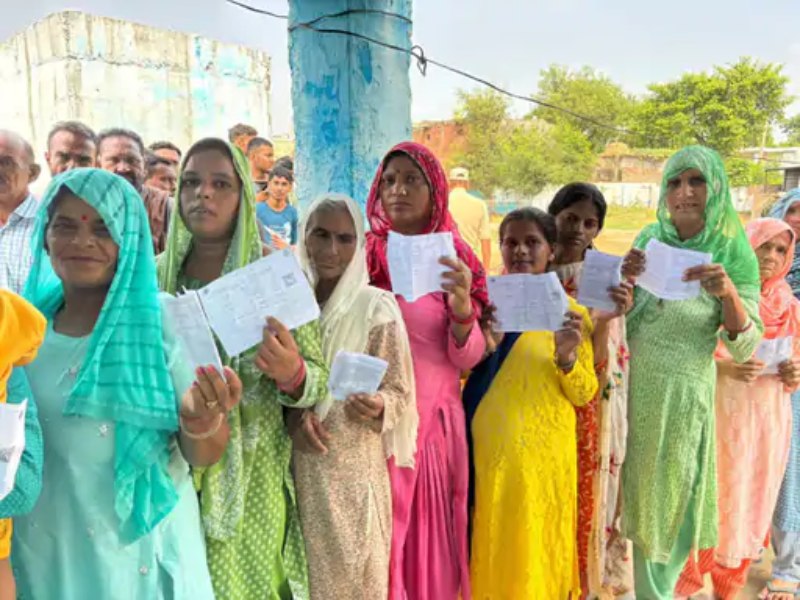 Jammu and Kashmir Phase 3 Voting: जम्मू-कश्मीर में दोपहर 3 बजे तक 56% वोटिंग, सबसे कम बारामूला में 46.09% मतदान, PDP ने धीमे वोटिंग कराने के आरोप लगाए