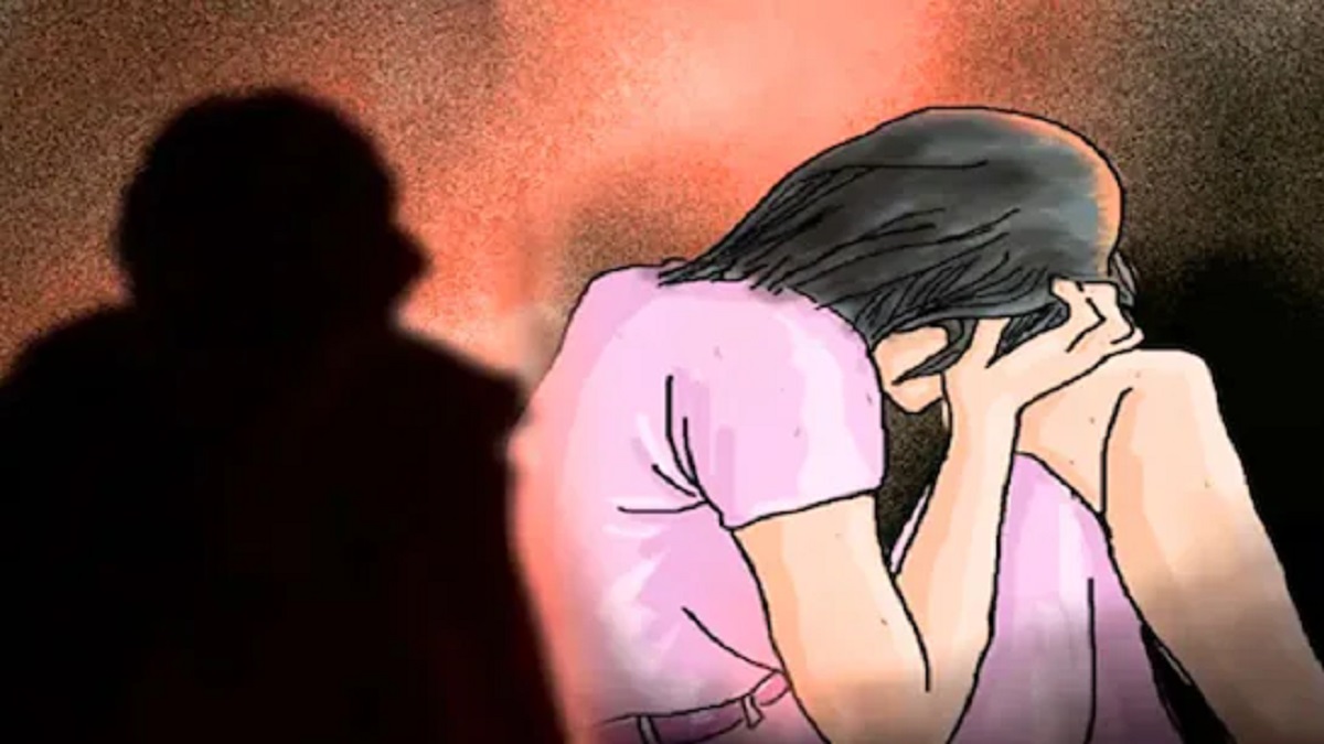 शर्मनाक: हैवान पिता ने अपनी बेटी को बनाया हवस का शिकार, पत्नी के सामने 2 साल से कर रहा था दुष्कर्म