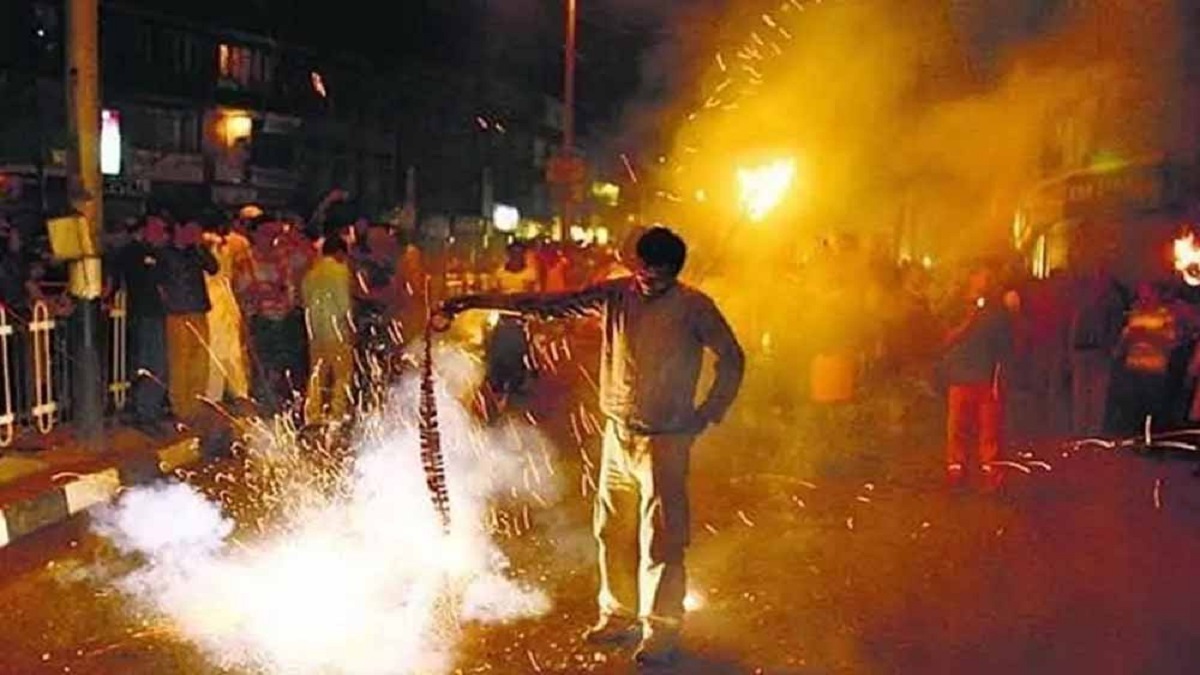 Ban on Firecrackers: राजधानी पटना समेत इन शहरों में पटाखा जलाने पर लगा रोक, जानें पूरा मामला?