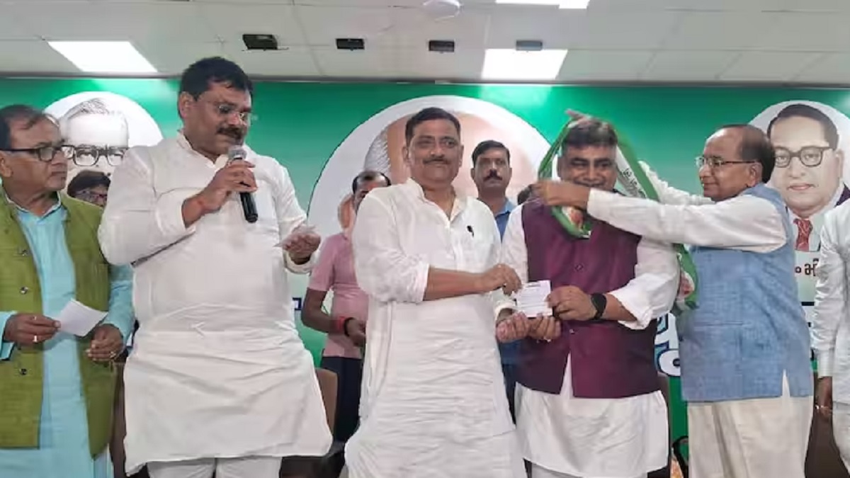 Bihar Breaking: ईशान किशन के पिता प्रणव पांडेय JDU में शामिल, संजय झा ने दिलाई शपथ