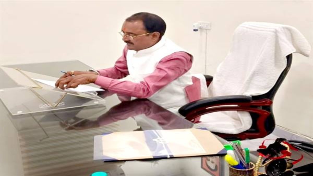मंत्री राकेश शुक्ला ने ऊर्जा विकास निगम लिमिटेड के अध्यक्ष का पदभार किया ग्रहण, ओंकारेश्वर सोलर प्लांट को बताया विश्व का सातंवा अजूबा
