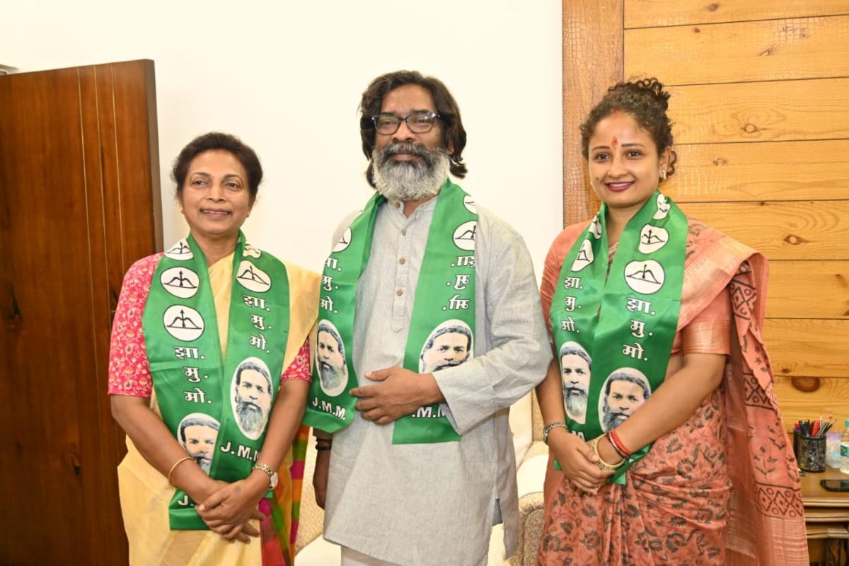 झारखंड में BJP के साथ बड़ा ‘खेला’… हेमंत सोरेन को हराने वाली लुईस मरांडी JMM में शामिल, इस बार भी बीजेपी सीएम सोरेन के खिलाफ उतारने जा रही थी