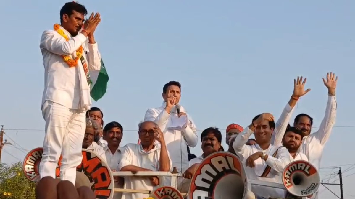 विजयपुर में कांग्रेस का शक्ति प्रदर्शन: रोड शो के बाद चुनावी रथ को मंच बनाकर की जनसभा, कांग्रेस नेताओं ने जनता से की आतंक और गुंडागर्दी का अंत करने की अपील