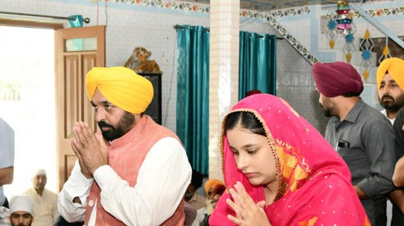 सीएम भगवंत मान ने किया सतौज गांव का दौरा, गांववासियों से की मुलाकात, गुरुद्वारे में टेका माथा