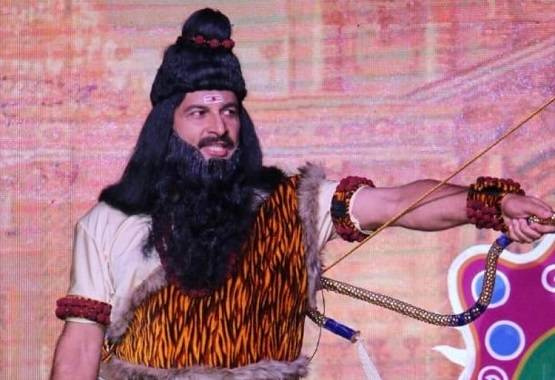 दिल्ली रामलीला मंचन में  BJP सांसद मनोज तिवारी बने परशुराम