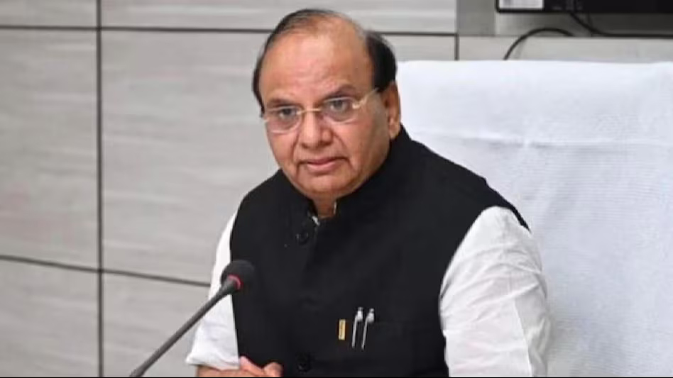 LG वीके सक्सेना की बड़ी कार्रवाई ,दिल्ली महिला आयोग के सभी संविदा कर्मचारी को बर्खास्त करने का दिया आदेश
