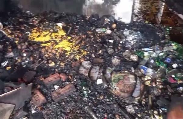 वर्कशाप में लगी भयानक आग, लाखों का माल जलकर खाक