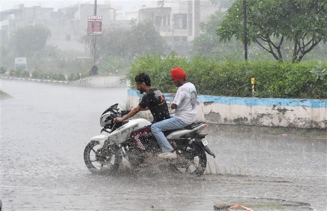 पंजाब में घट रहा तापमान और बढ़ रहा प्रदूषण, मौसम विभाग ने दी बारिश की चेतावनी