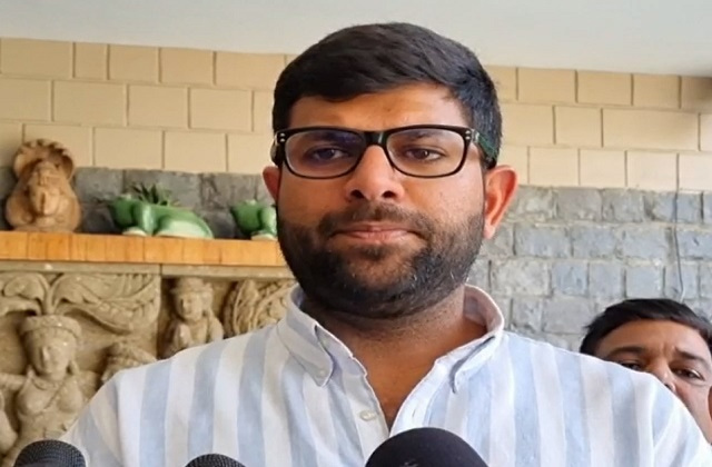 JJP नेता दिग्विजय चौटाला ने कहा -“नायब सैनी अच्छे व्यक्ति , उनके गले में BJP ने..