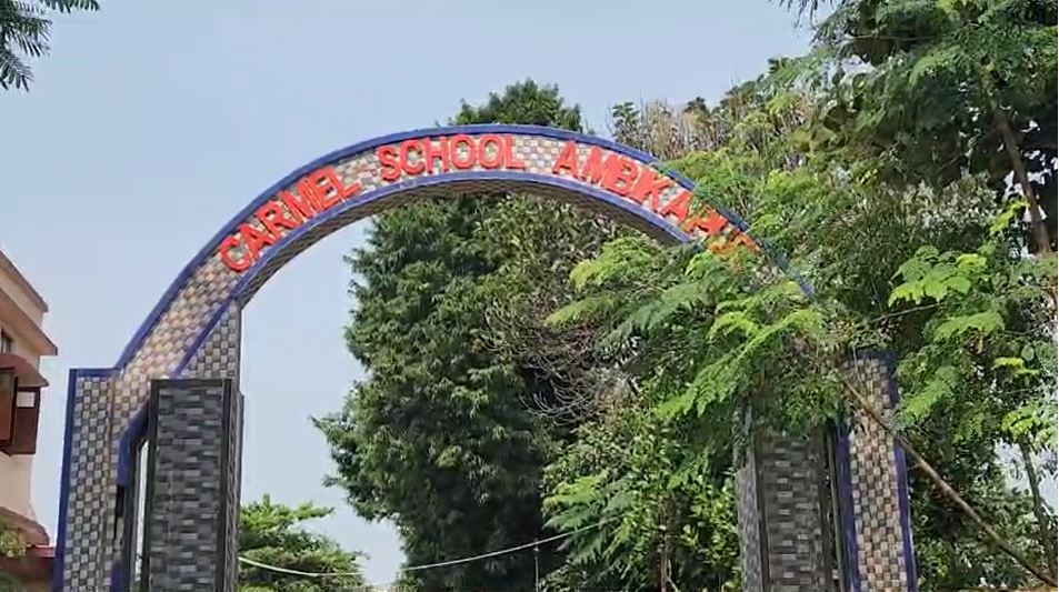 गांधी जयंती पर कार्मेल कॉन्वेंट स्कूल की मनमानी, शासकीय छुट्टी के बावजूद बच्चों को बुलाया स्कूल, हिंदू संगठन ने इसाई धर्म को बढ़ावा देने का लगाया आरोप