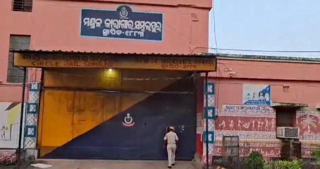 संबलपुर और बरगढ़ जेलों में छापेमारी, नशीले पदार्थ बरामद