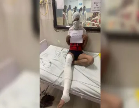 Delhi: कार शोरूम पर शूटरों से स्पेशल सेल की मुठभेड़, एक के पैर में गोली लगी