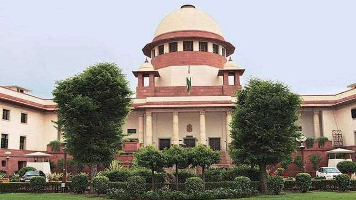 चुनाव से पहले मुफ्त वाली स्कीमों के ऐलान को रिश्वत घोषित करना चाहिए’, इस अर्जी पर SC ने केंद्र और चुनाव आयोग को जारी किया नोटिस