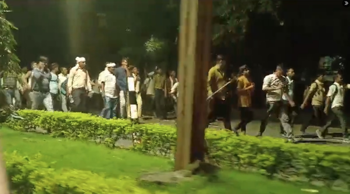 Atithi Shikshak Protest in Bhopal: अतिथि शिक्षकों ने पुलिस पर लगाए लाठीचार्ज के आरोप, कहा- हनुमान चालीसा पाठ के दौरान पीटा, बीजेपी कार्यालय में लगाई गई सुरक्षा हटी