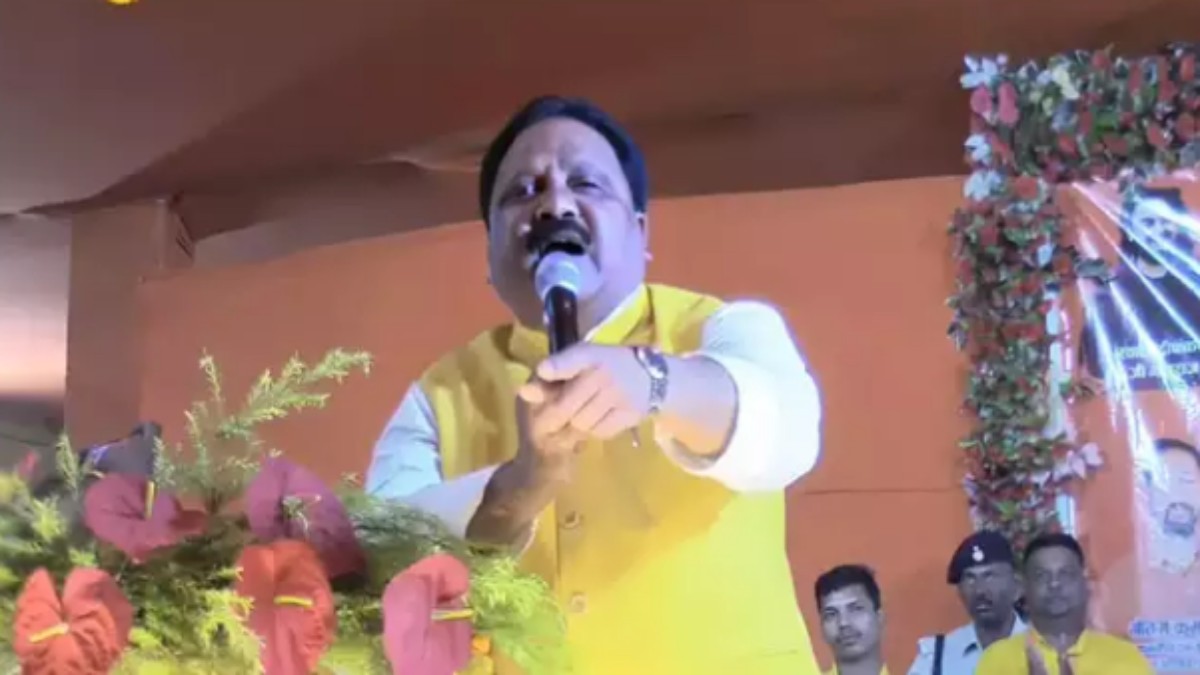 ‘यहां रहना है तो हिंदू बनना होगा,’ बीजेपी सांसद के बिगड़े बोल, केंद्रीय मंत्री गिरिराज की यात्रा में दिया ऐसा बयान कि मच गया बवाल