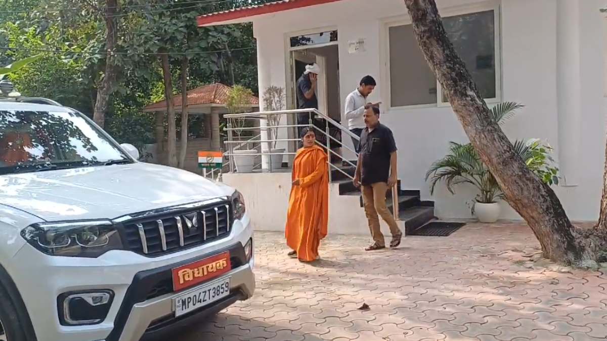 कांग्रेस विधायक के PSO के साथ मारपीट: बदमाशों ने की झूमाझटकी, तीन पर FIR
