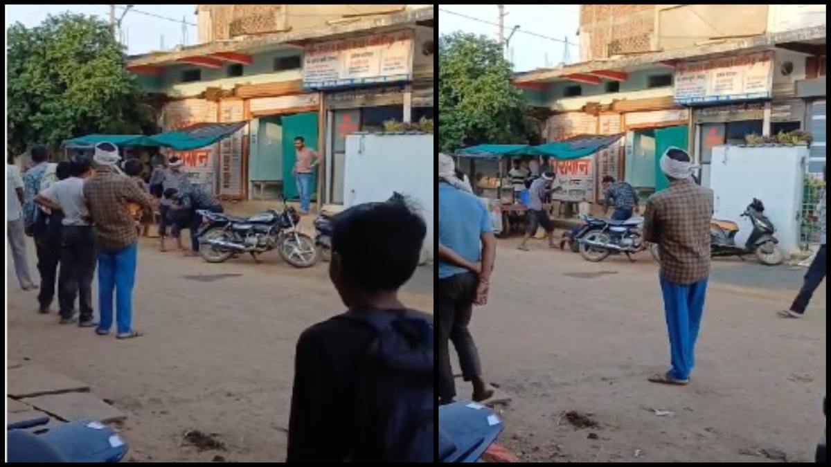 बीच सड़क मारपीट: युवक को बेल्ट और चप्पलों से पीटा, तमाशबीन बने लोग, VIDEO वायरल
