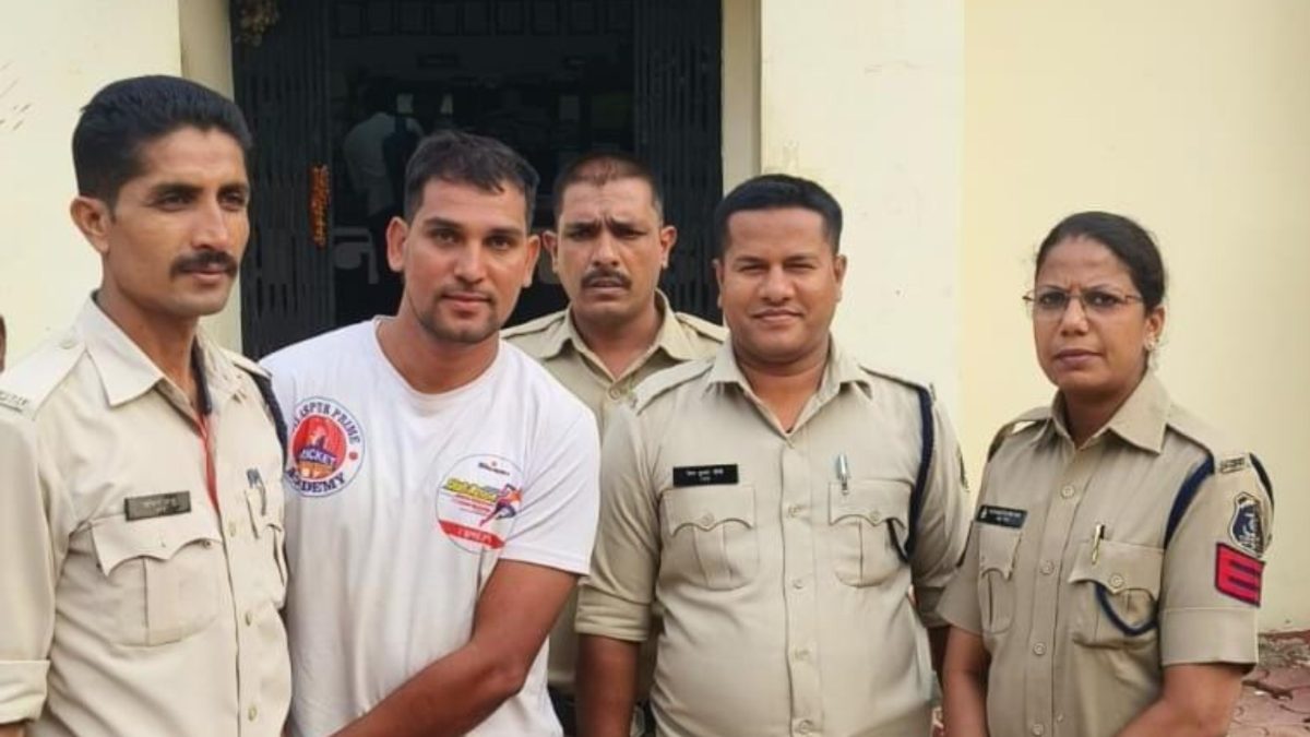 CG Crime News: शादी का झांसा देकर बनाया संबंध, फिर अश्लील फोटो-वीडियो बनाकर करने लगा ब्लैकमेल… आरोपी गिरफ्तार