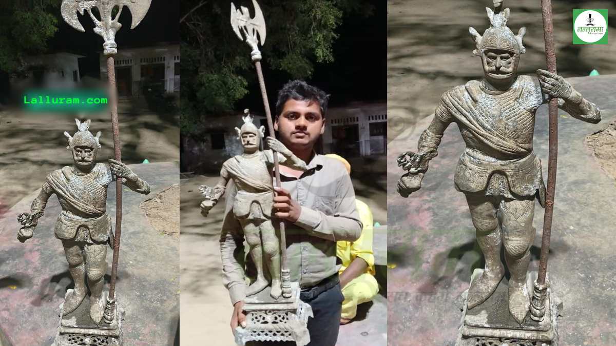 नदी में मिली प्राचीन मूर्ति, इतिहासकार और पुरातत्वविद भी नहीं कर पा रहे आंकलन
