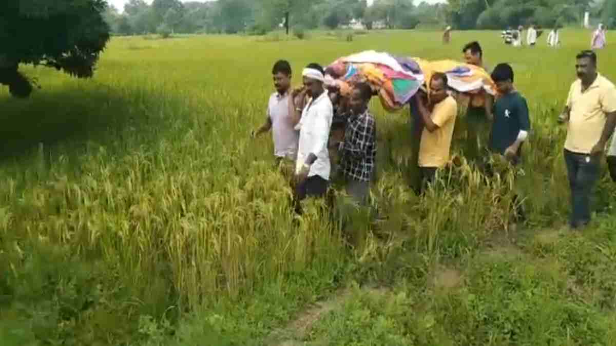 CG NEWS : श्मशान घाट के रास्ते पर अवैध कब्जा, खेतों से होकर अंतिम यात्रा निकालने पर मजबूर ग्रामीण, देखें VIDEO…