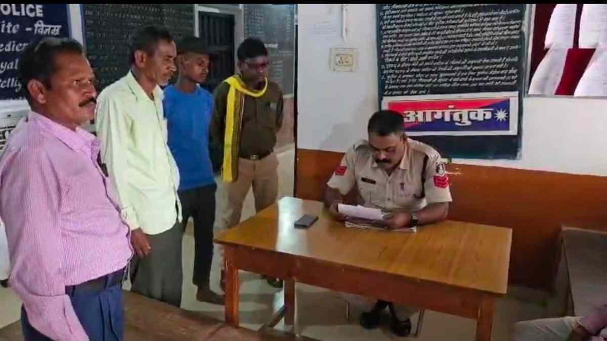 विधायक ईश्वर साहू के बेटे के खिलाफ थाने में शिकायत, कार्रवाई नहीं होने पर आदिवासी समाज ने दी आंदोलन की चेतावनी